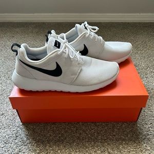 Nike Roshe One Shoes, Great Condition